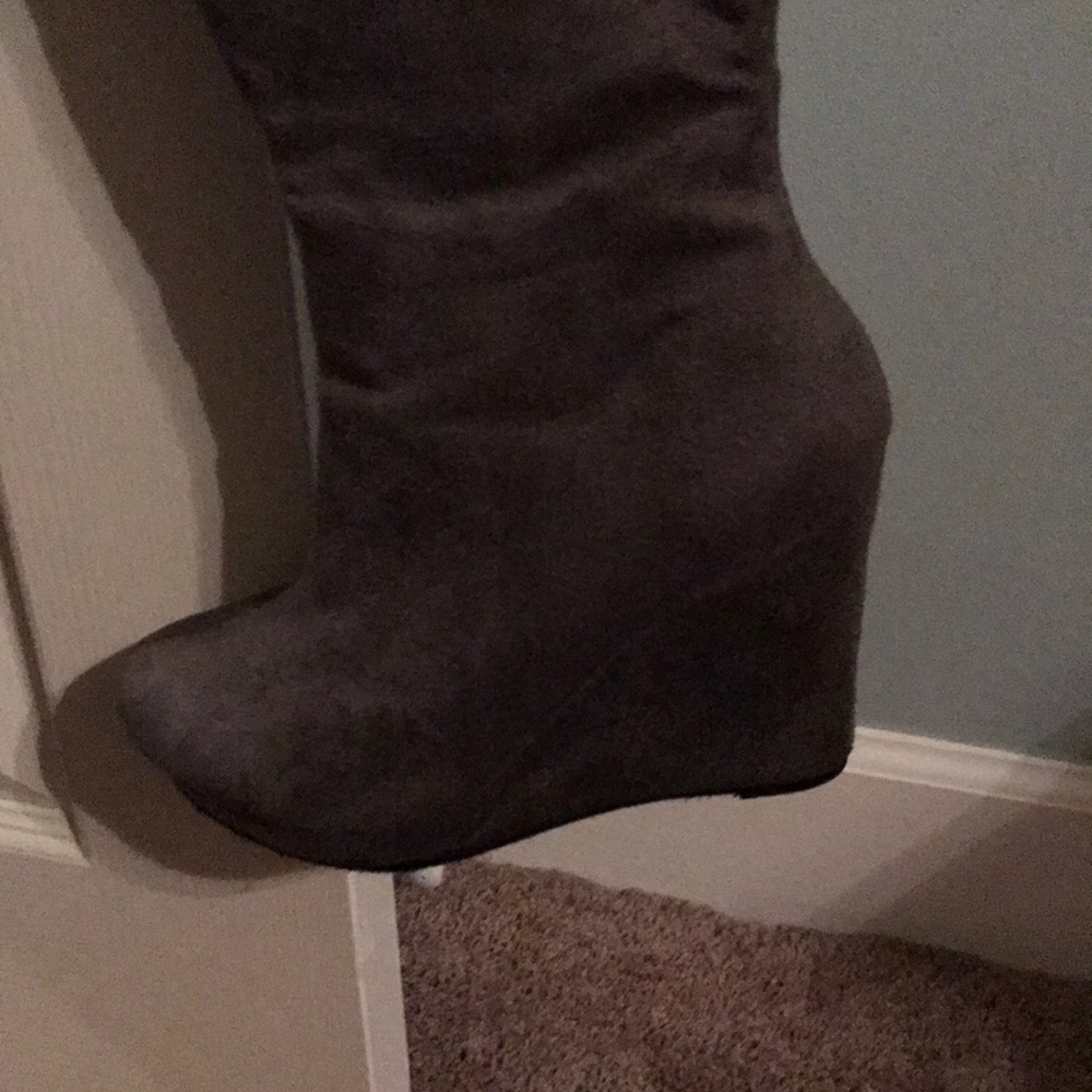 Boots - Picture 3 of 5